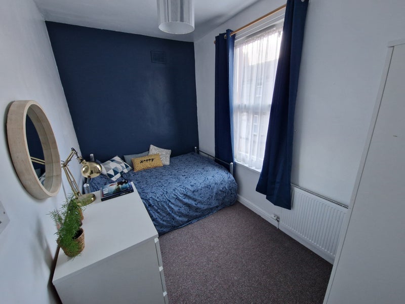 Room Redbourn Street in Liverpool