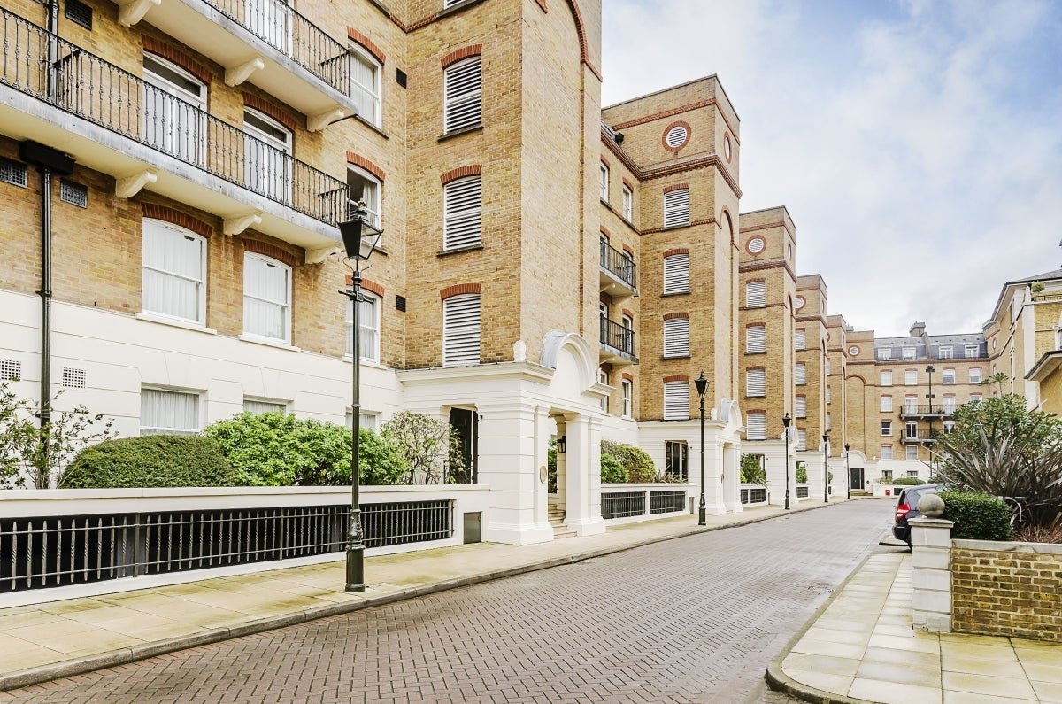 Flat Lindsay Square in City of Westminster