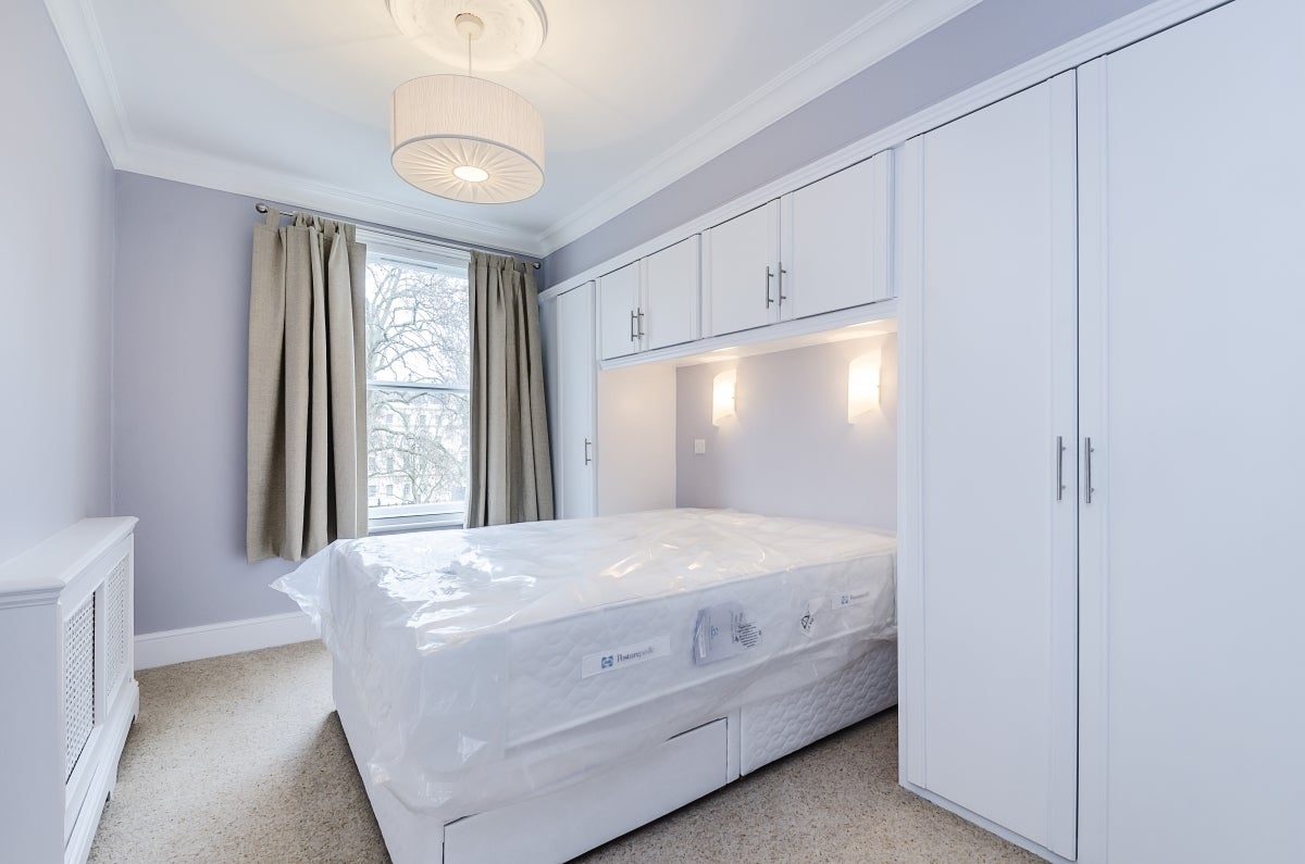 Flat Lindsay Square in City of Westminster