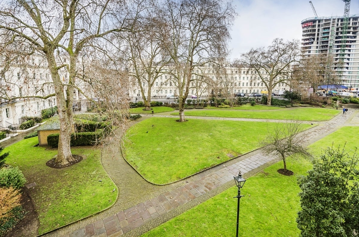 Flat Lindsay Square in City of Westminster