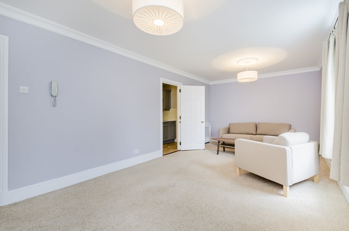 Flat Lindsay Square in City of Westminster
