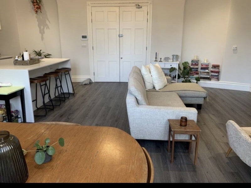 Room Hassett Road in Greater London