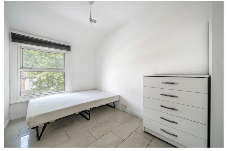 Room Henry Street in Greater London