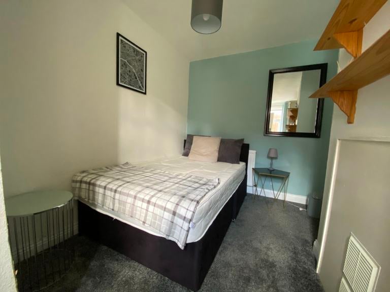Room Denmark Street in Oxford