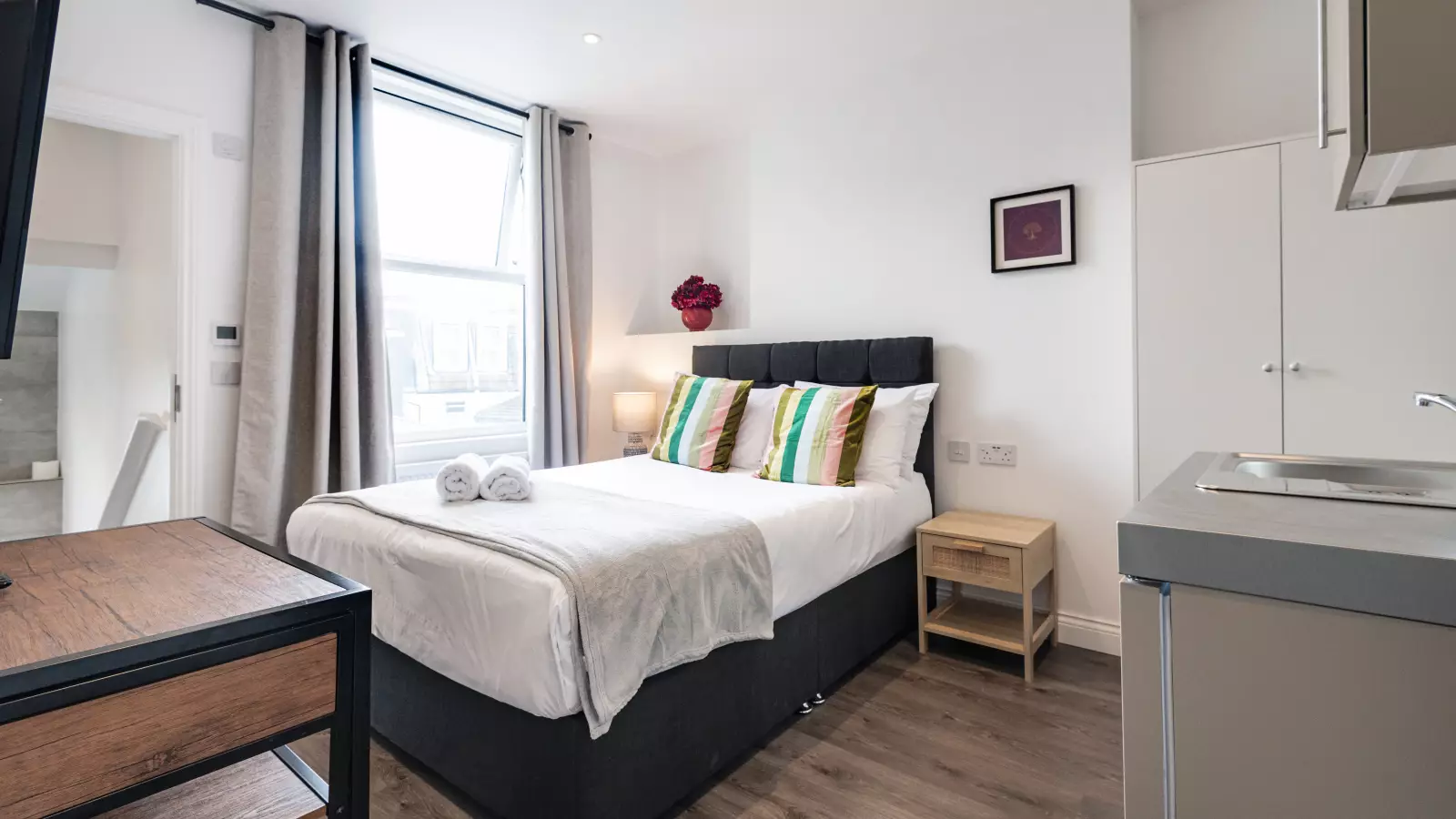 Flat Lancaster Court in Greater London
