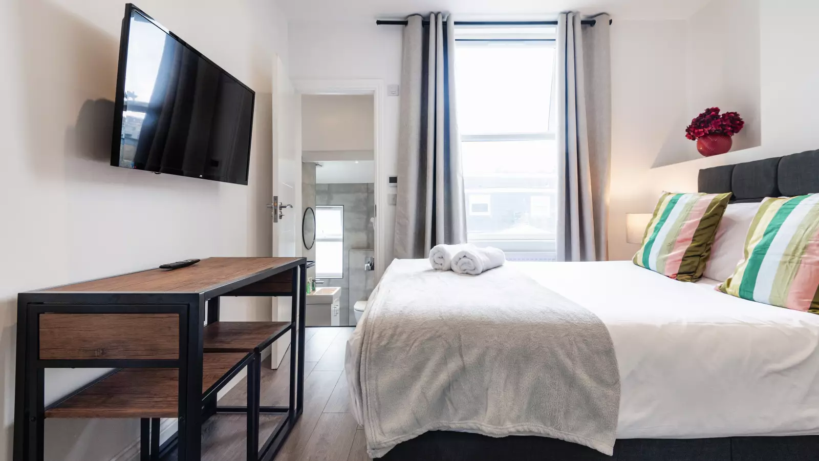 Flat Lancaster Court in Greater London