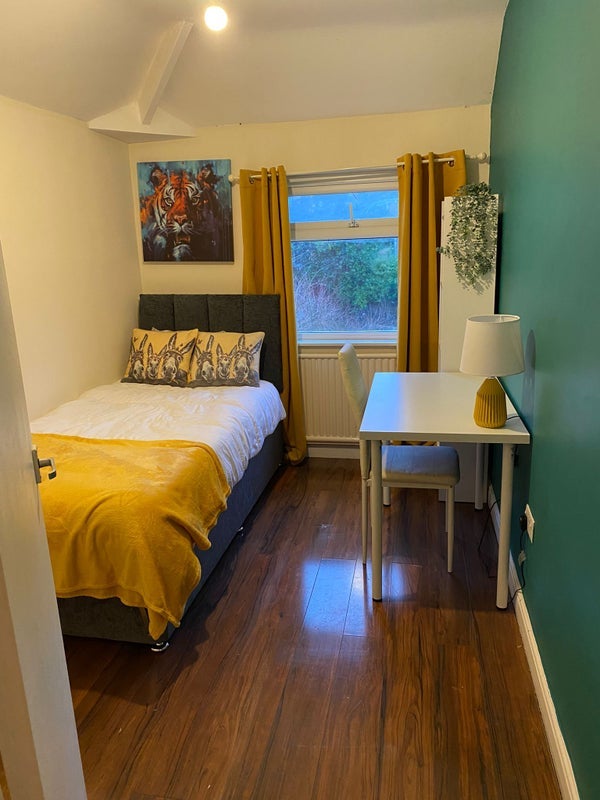 Room Willinton Road in Bristol
