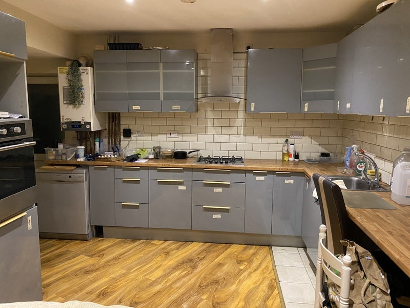 Room Willinton Road in Bristol