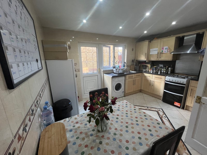 Room Delverton Road in Greater London