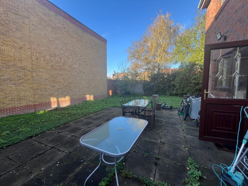 Room Delverton Road in Greater London