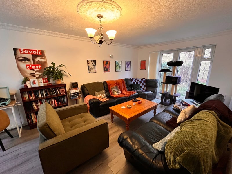 Room Delverton Road in Greater London