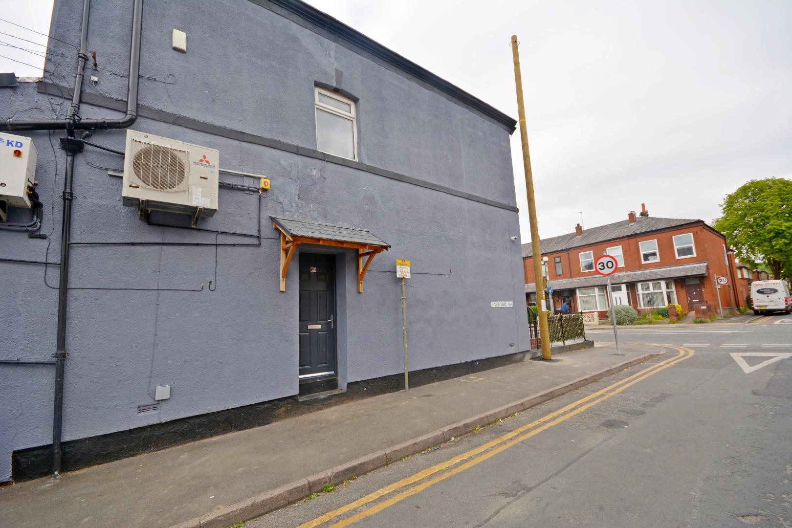 Flat Eastham Avenue in Bury