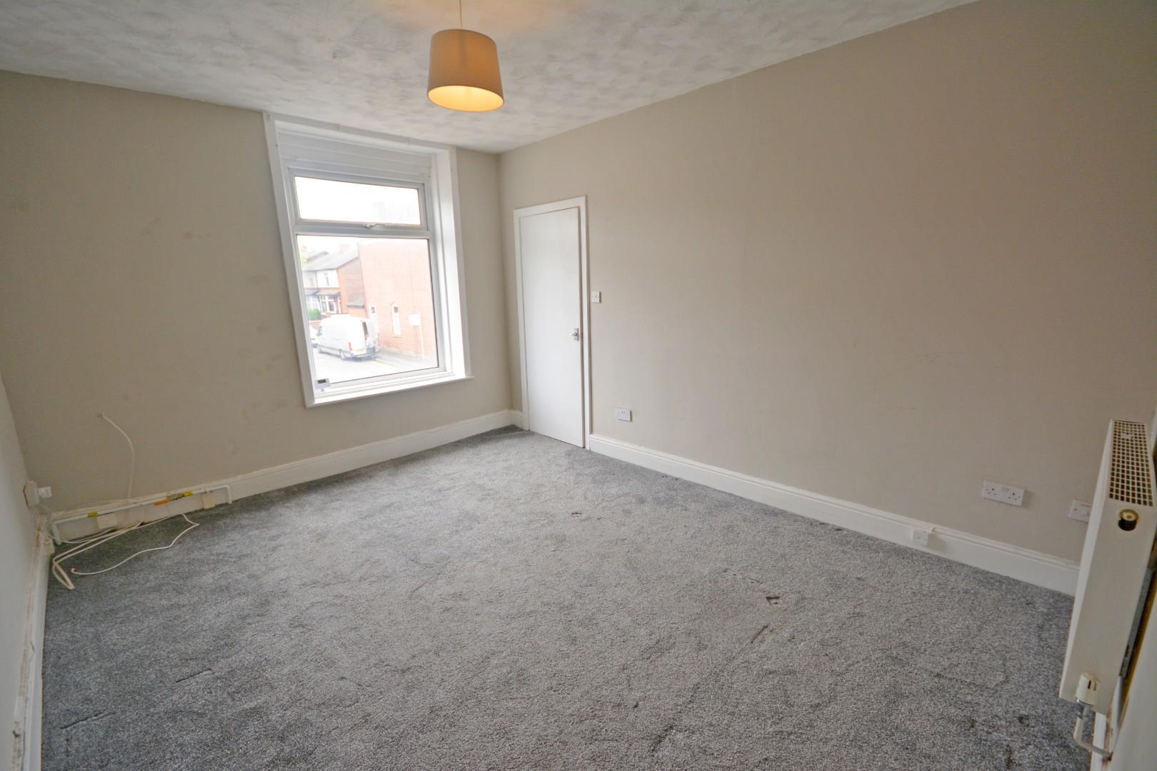 Flat Eastham Avenue in Bury