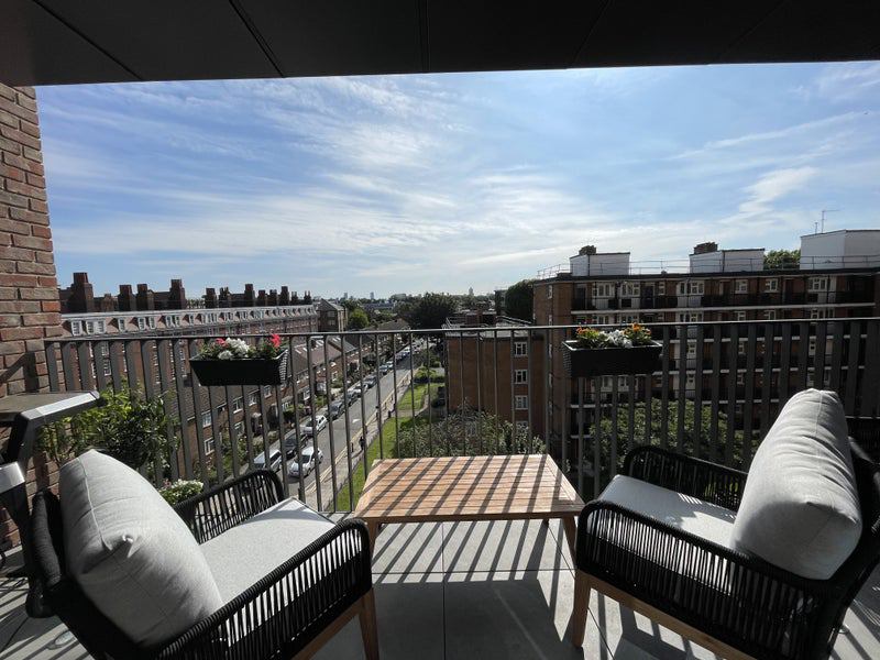 Flat Raven Row in Greater London