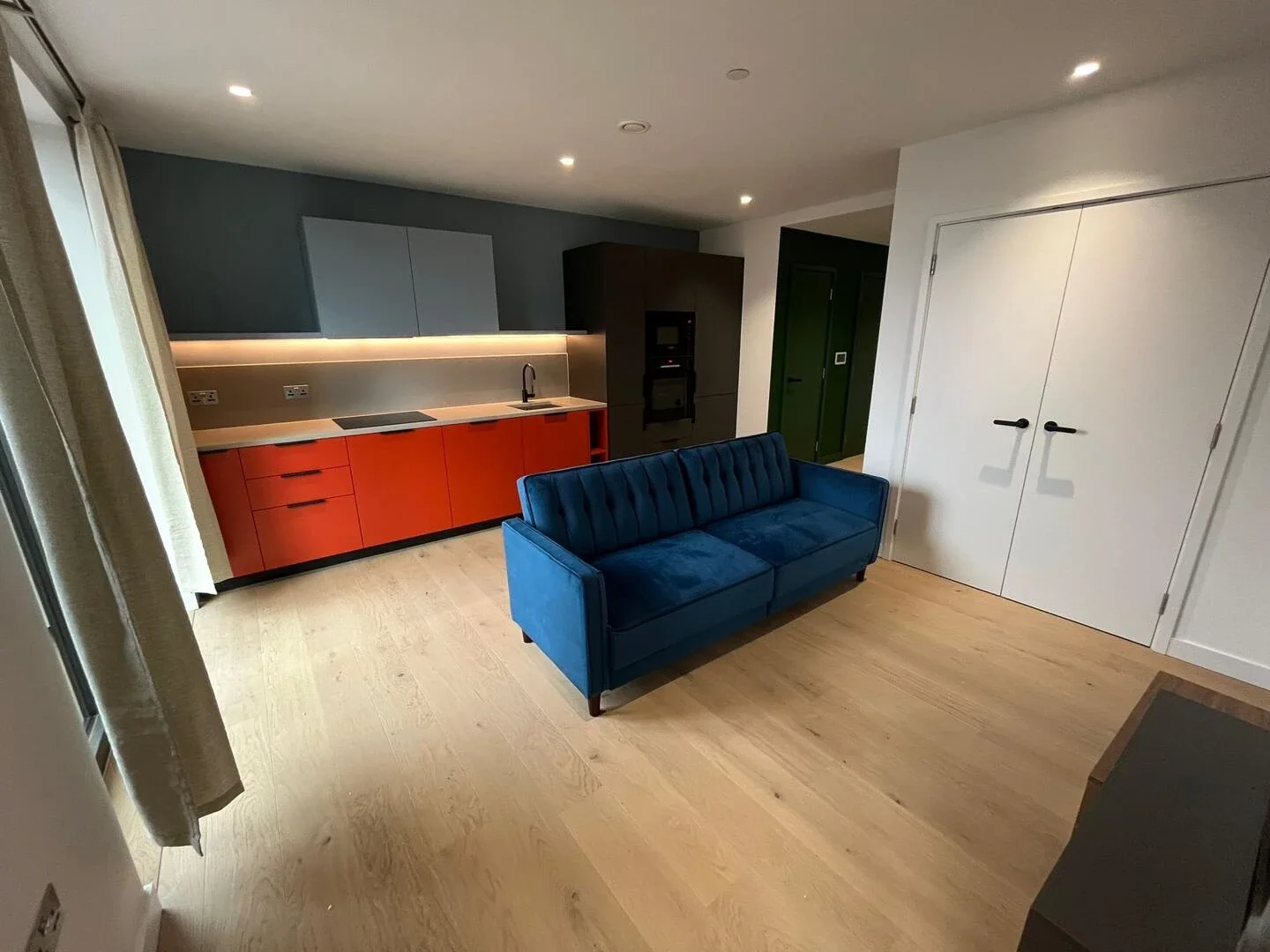 Flat Peninsula Square in Greater London