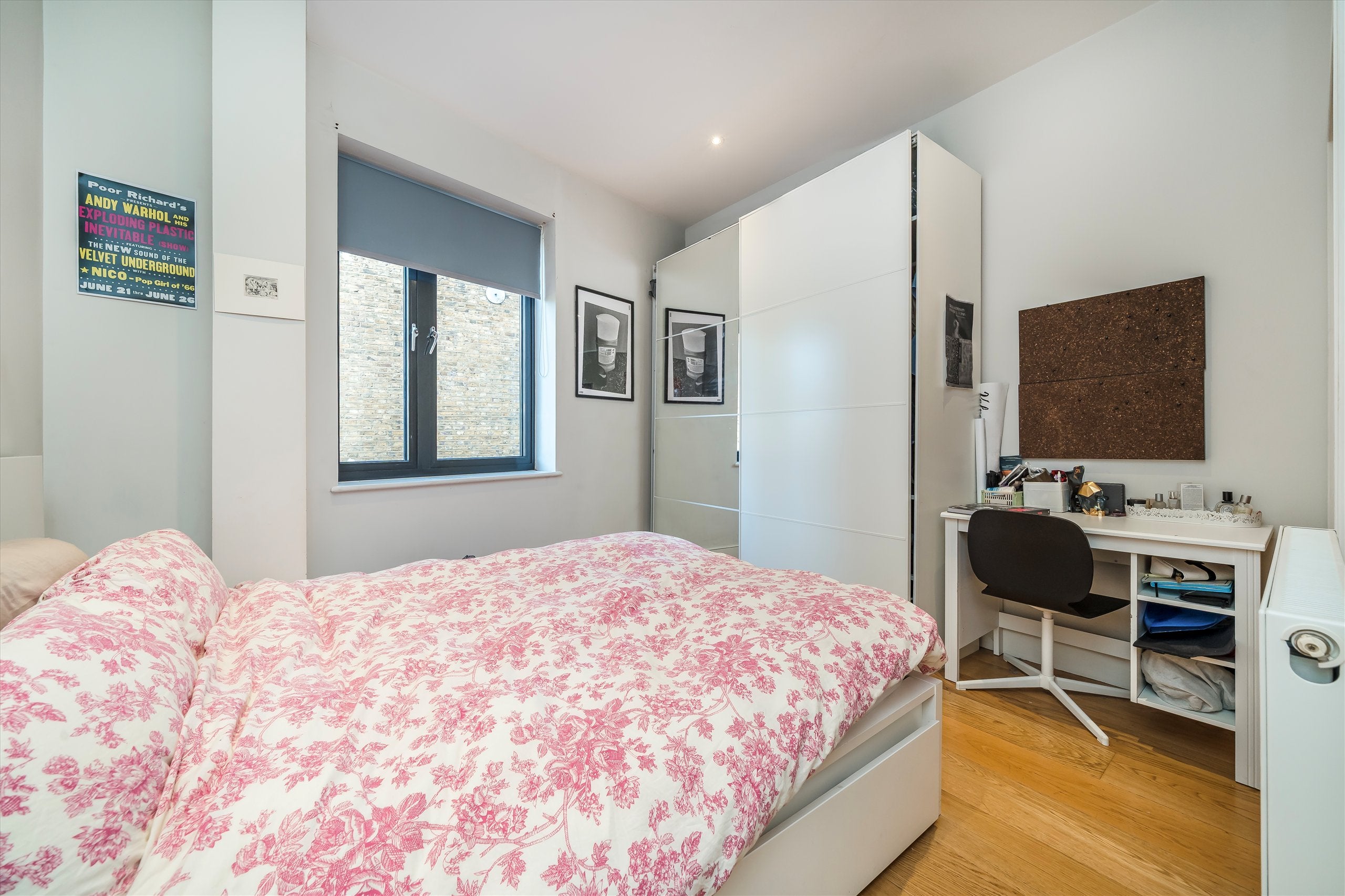 Flat Askew Road in Greater London