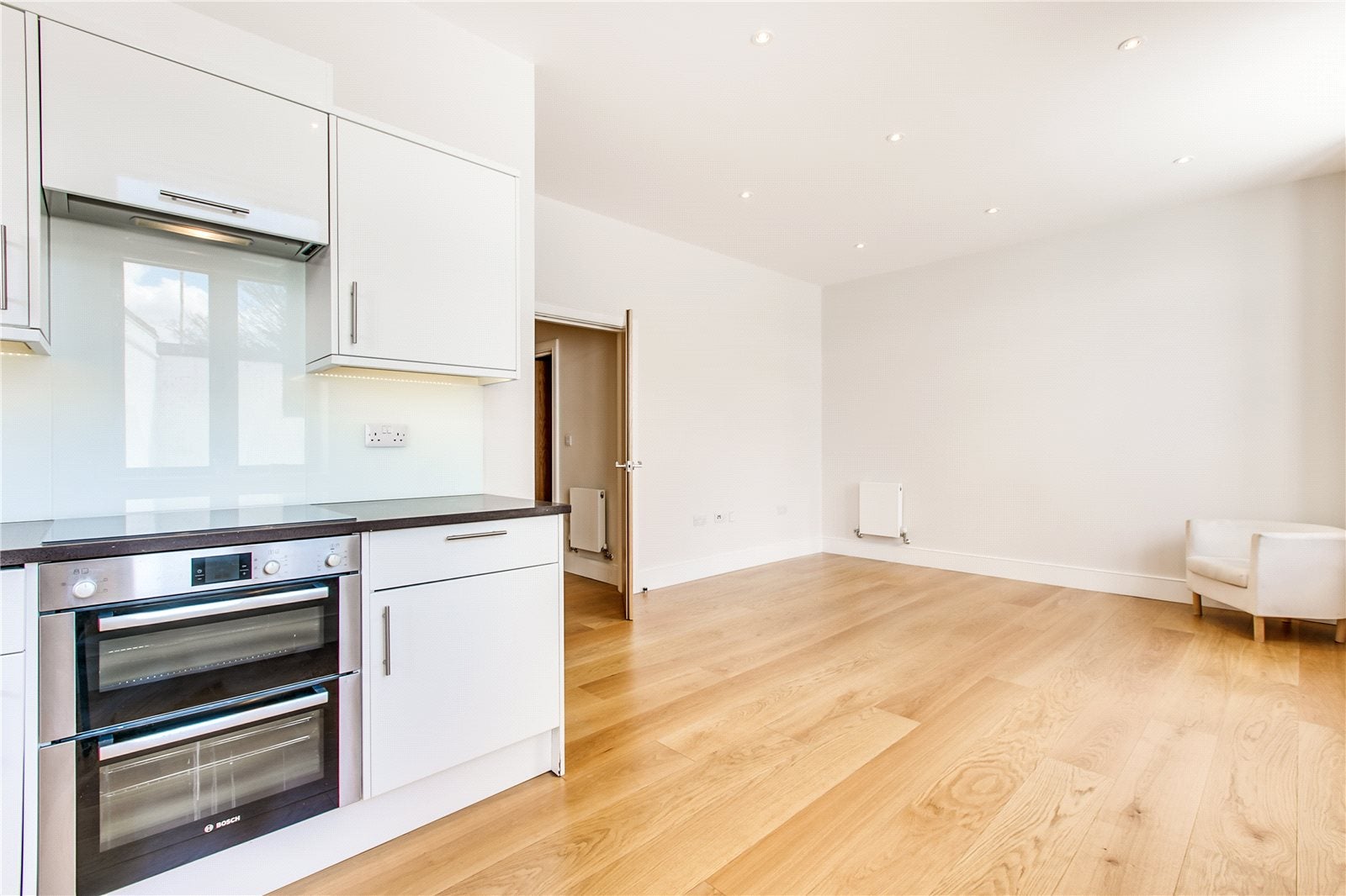 Flat Askew Road in Greater London