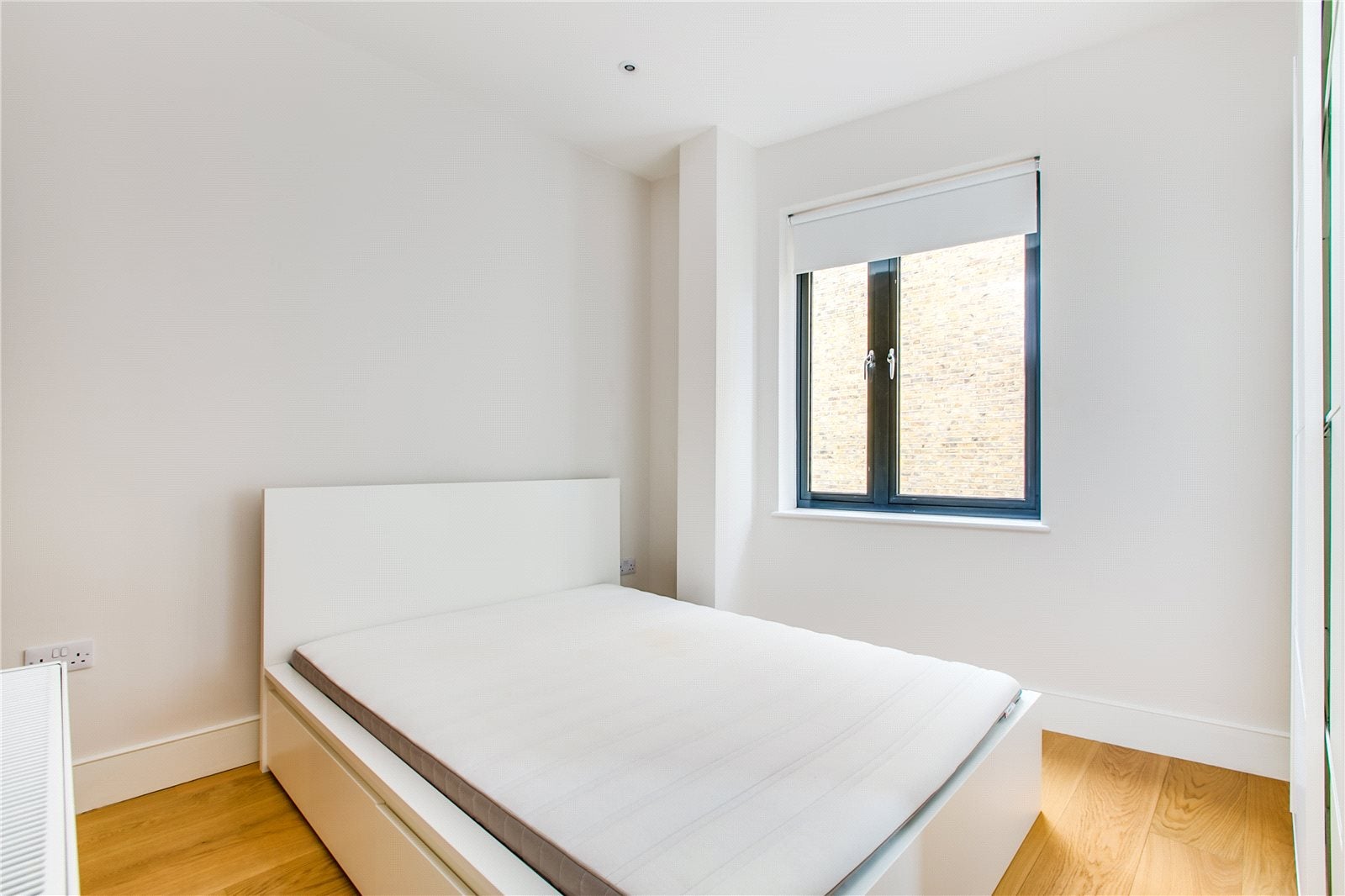 Flat Askew Road in Greater London