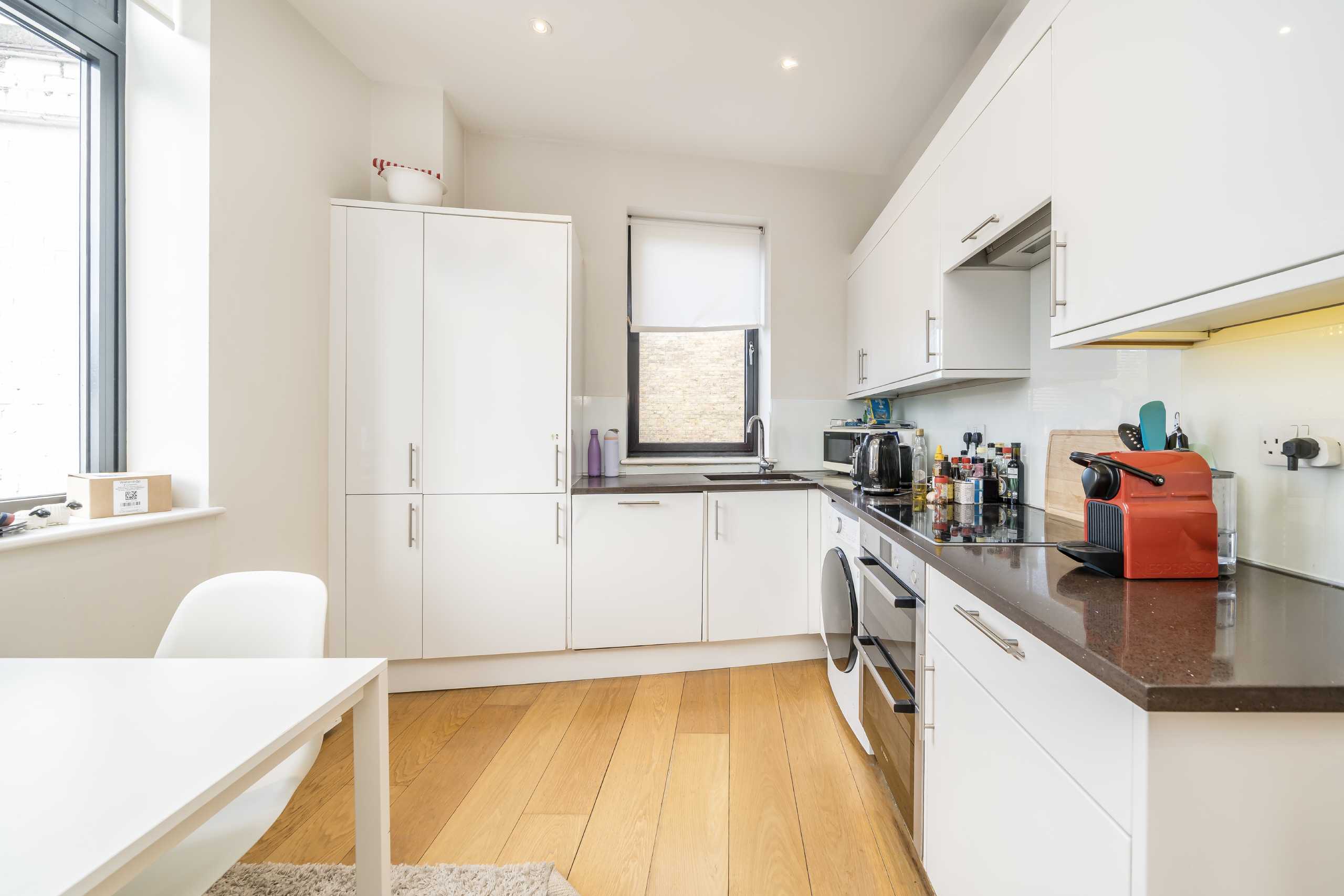 Flat Askew Road in Greater London