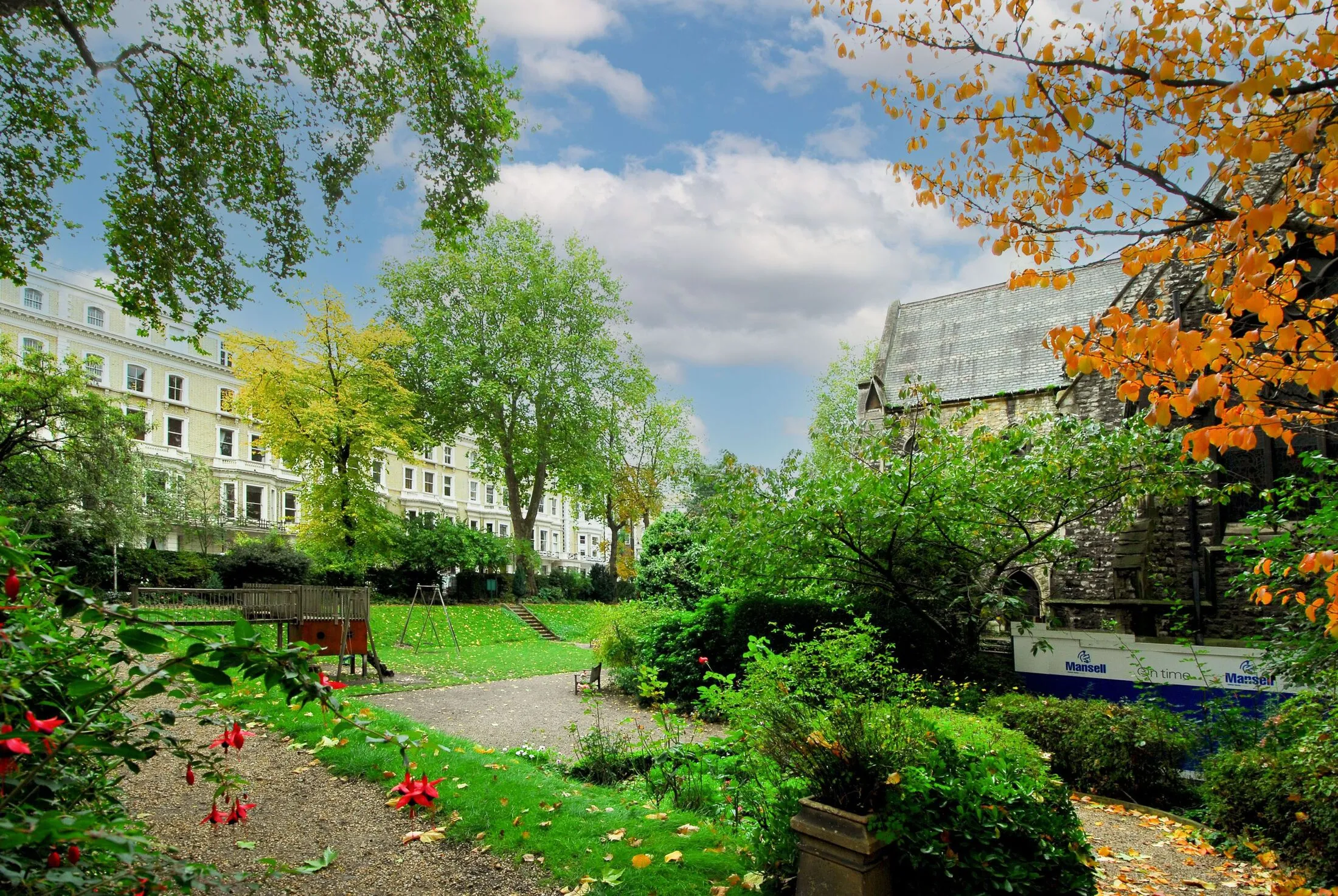 House Courtfield Gardens in Greater London