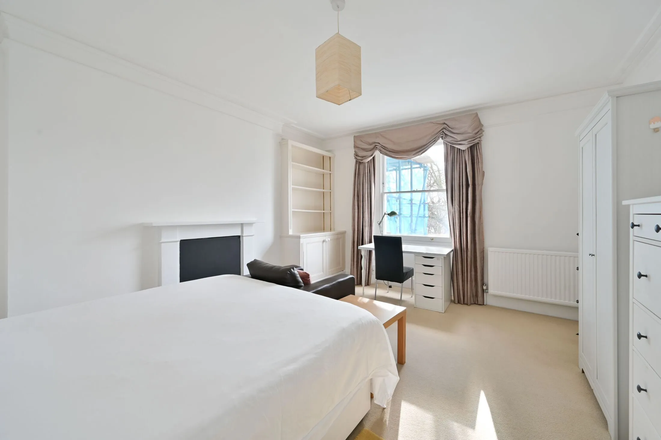 House Courtfield Gardens in Greater London