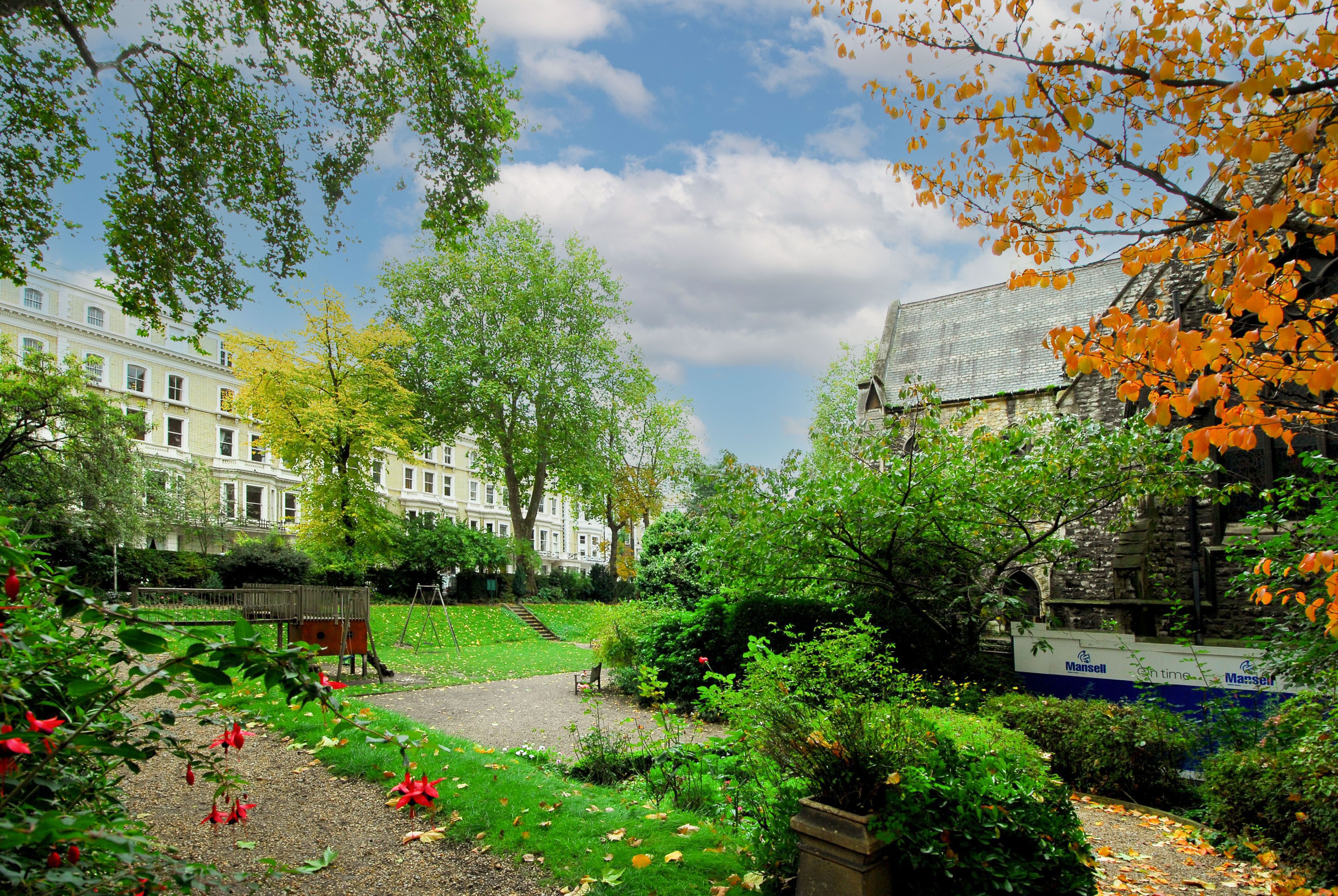 House Courtfield Gardens in Greater London