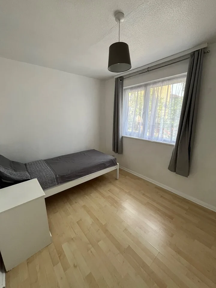 Room Cephas Street in Greater London