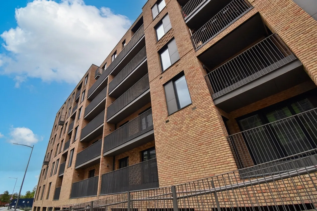 Flat Victoria Road in Ashford