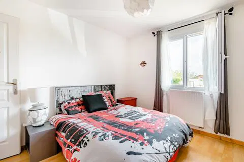 Room Allée Marco Polo in Villefontaine