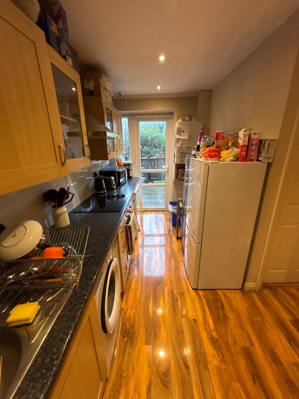 Room Crisp Road in Greater London