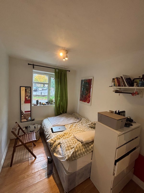 Room Crisp Road in Greater London