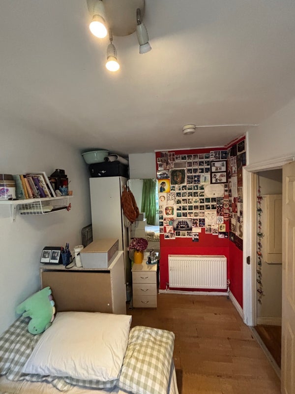 Room Crisp Road in Greater London