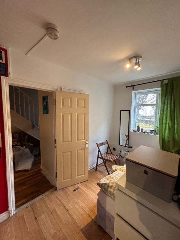 Room Crisp Road in Greater London