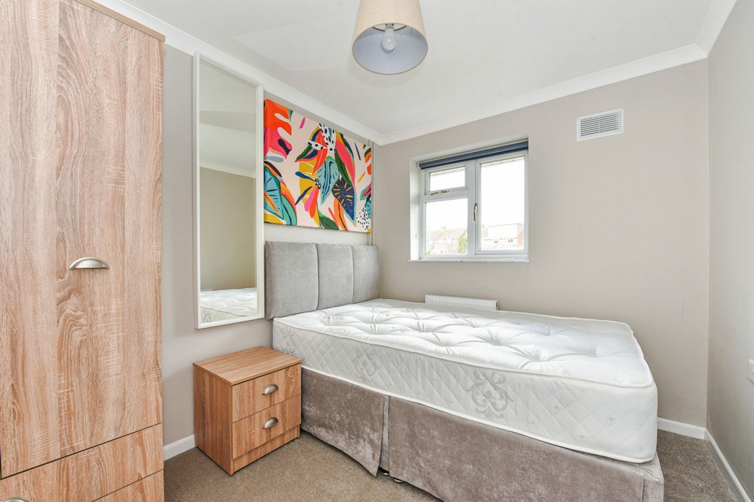 Room Trussell Crescent in Winchester