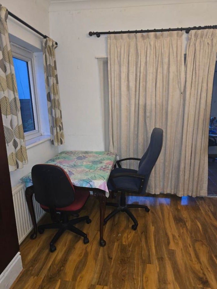 Room Forty Lane in Greater London