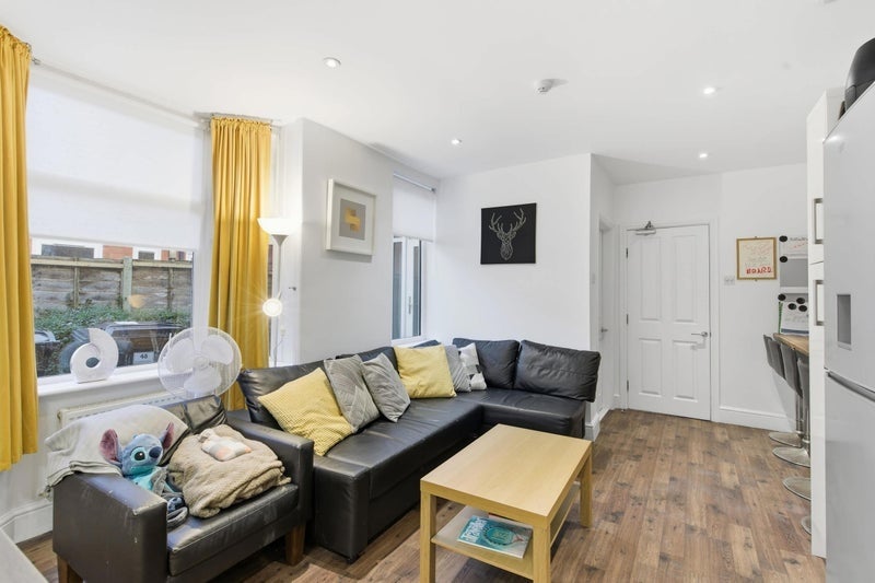 Room Summerfield Crescent in Birmingham