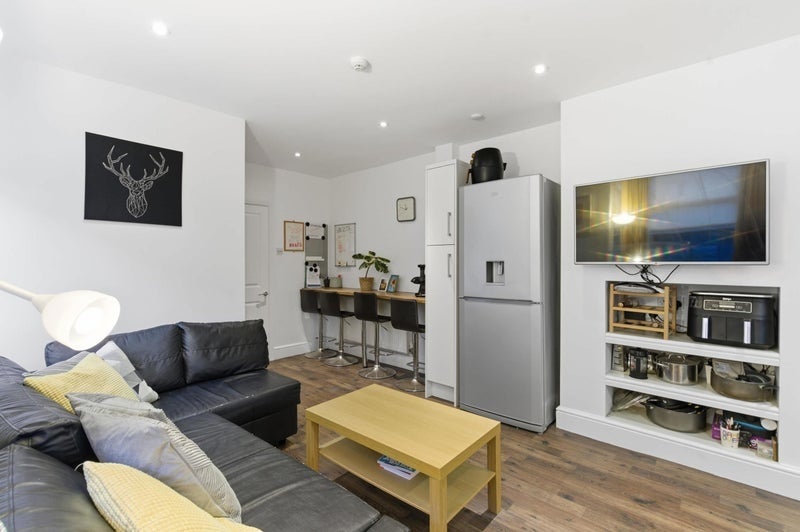 Room Summerfield Crescent in Birmingham