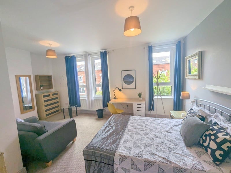 Room Summerfield Crescent in Birmingham