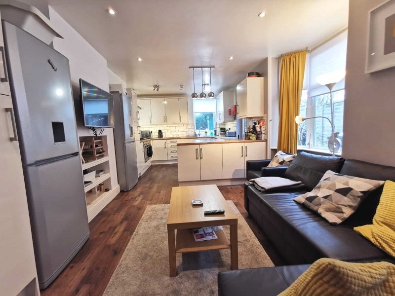 Room Summerfield Crescent in Birmingham
