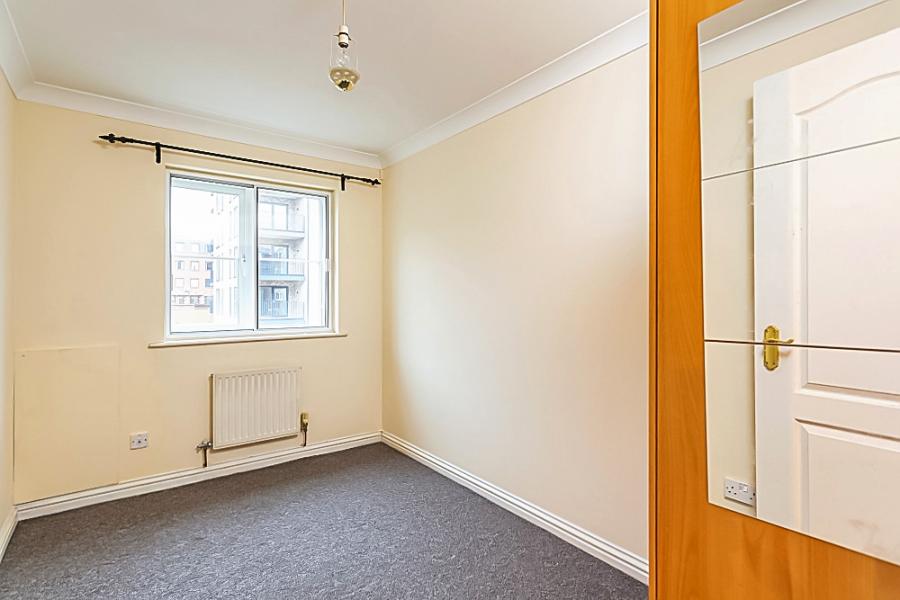 Flat Sheepcote Road in Greater London