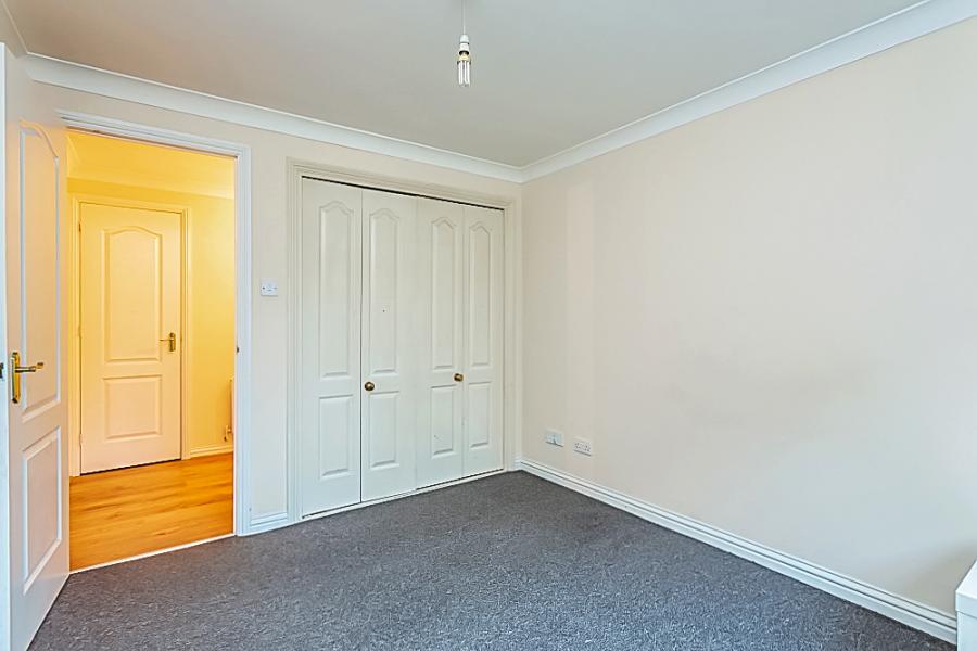 Flat Sheepcote Road in Greater London