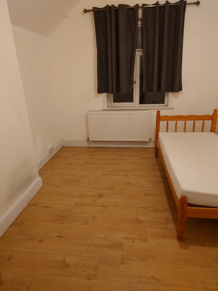 Room Deepcut Bridge Road in Surrey Heath