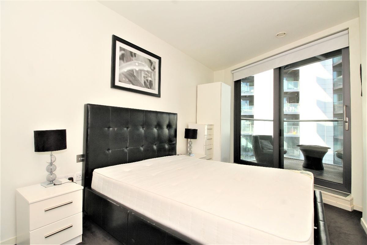 Flat Alexia Square in Greater London