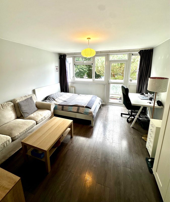 Flat Brangton Road in Greater London