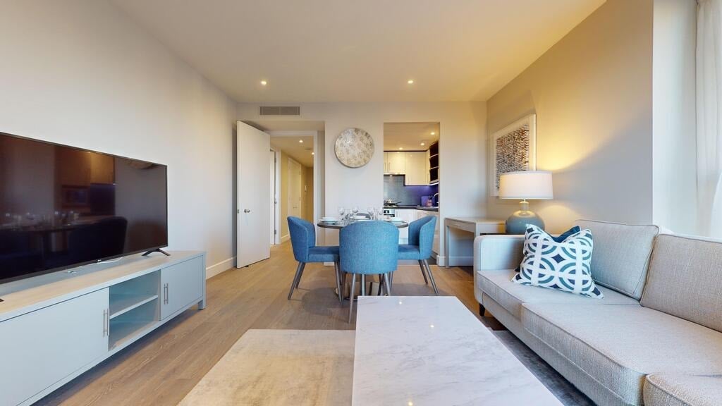 Flat Westferry Circus in Greater London