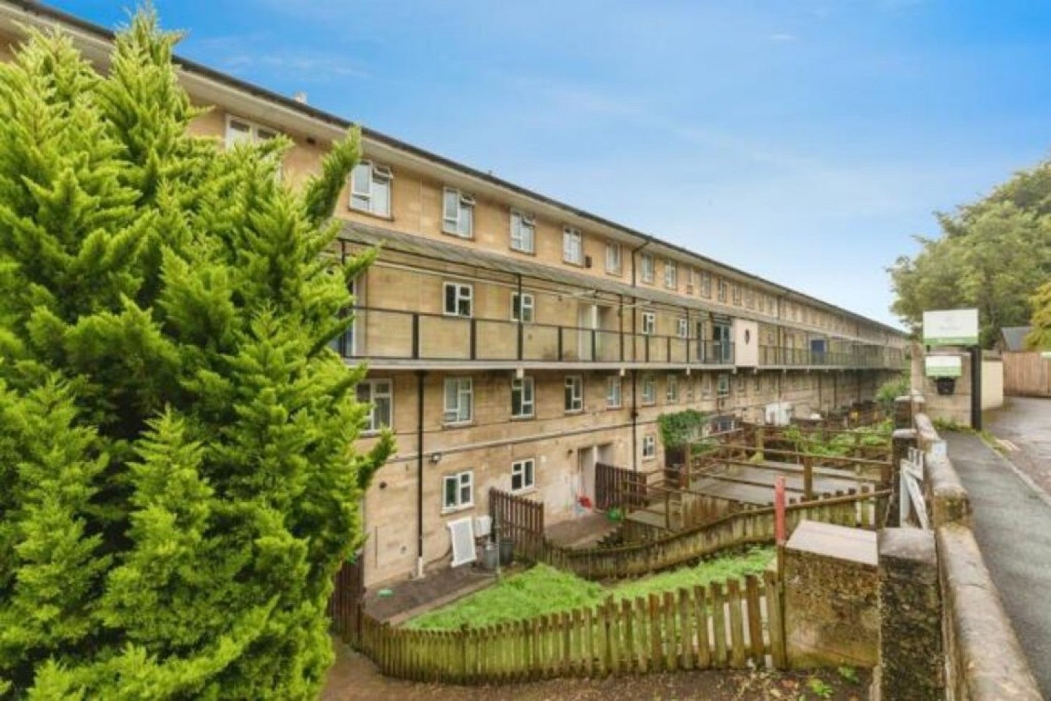 Flat Saffron Court in Bath