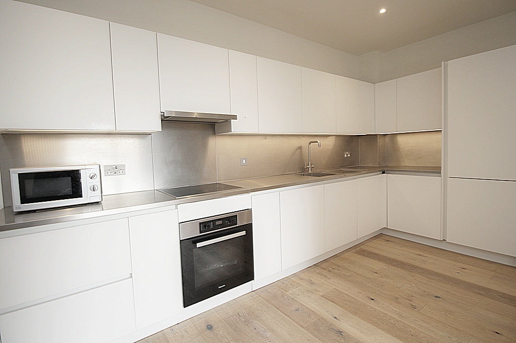 Flat Material Walk in Greater London