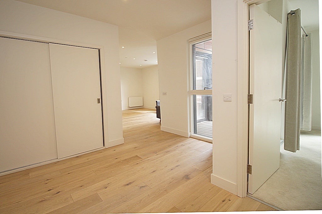 Flat Material Walk in Greater London