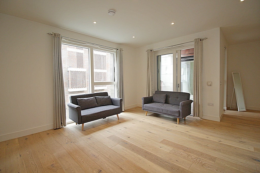 Flat Material Walk in Greater London