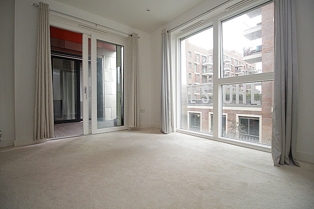 Flat Material Walk in Greater London